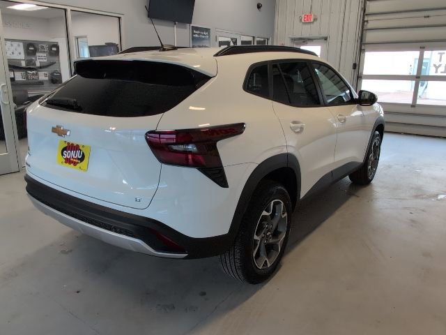 New 2026 Chevrolet Trax LT w/ LT Convenience Package FWD image 5