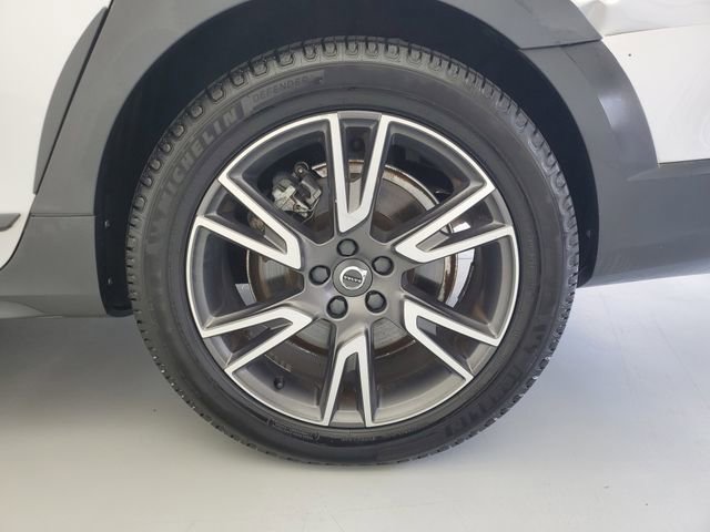 Used 2017 Volvo V90 T6 Cross Country image 13