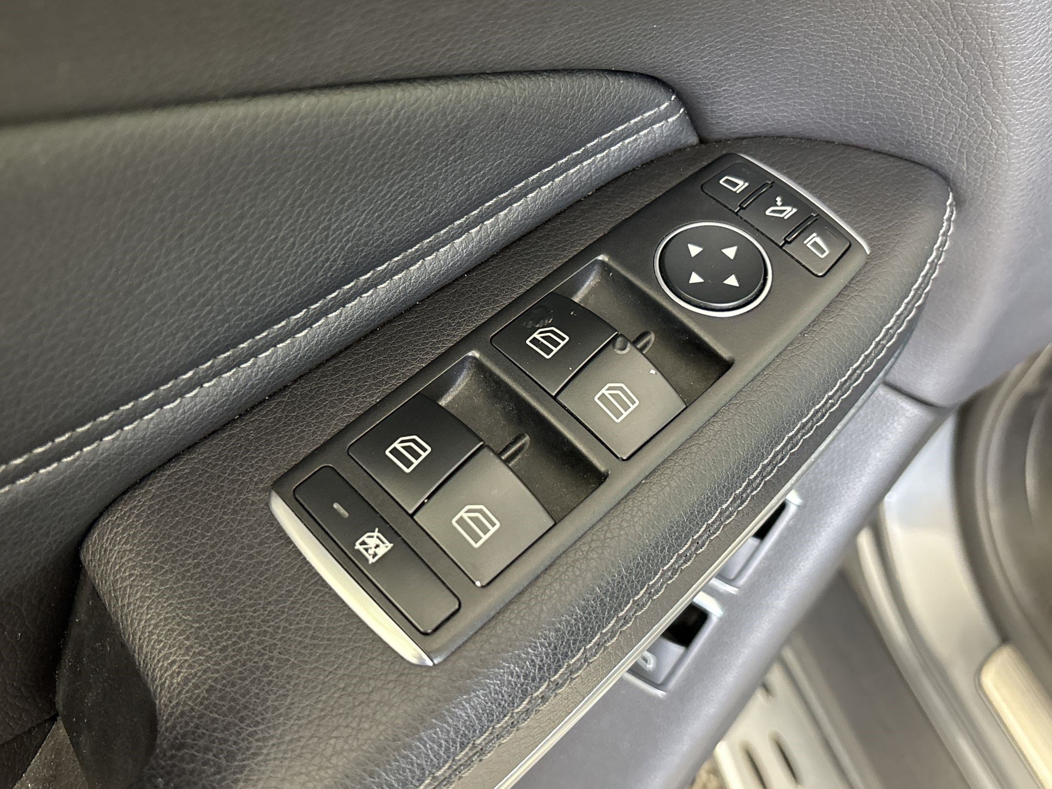 Used 2018 Mercedes-Benz GLS 550 4MATIC image 15
