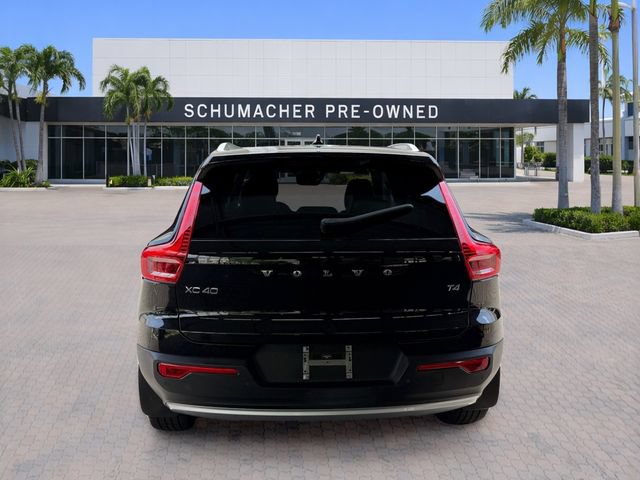 Used 2020 Volvo XC40 T4 Momentum FWD image 6
