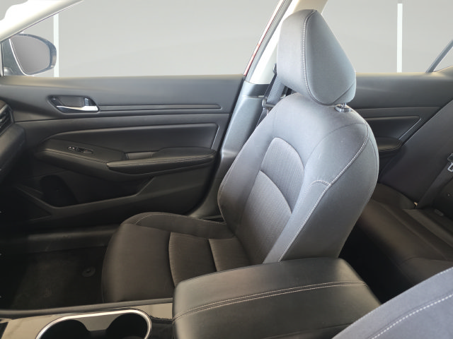 Used 2024 Nissan Altima 2.5 SV FWD image 21