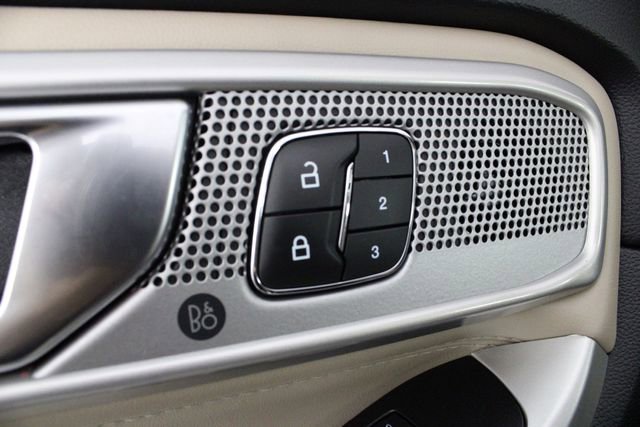 Used 2022 Ford Explorer Limited w/ Equipment Group 301A image 22