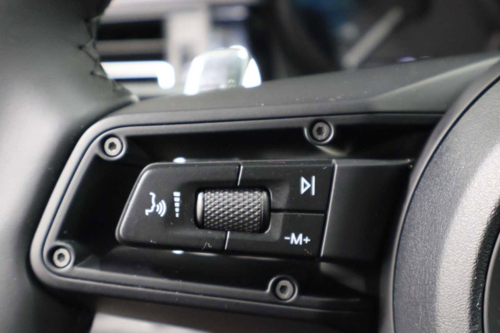 Used 2026 Porsche Macan AWD/4WD image 27