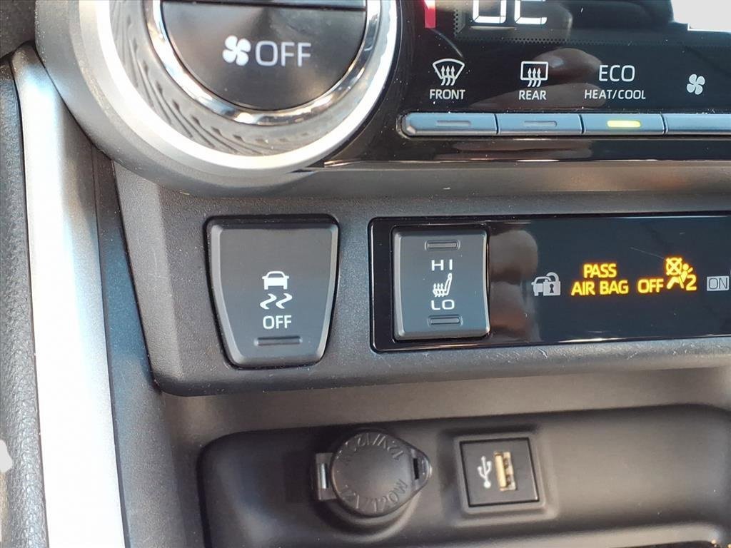 Used 2024 Toyota RAV4 XLE Premium image 24