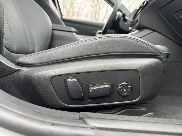 Used 2025 BMW 330i xDrive Sedan w/ Convenience Package image 41