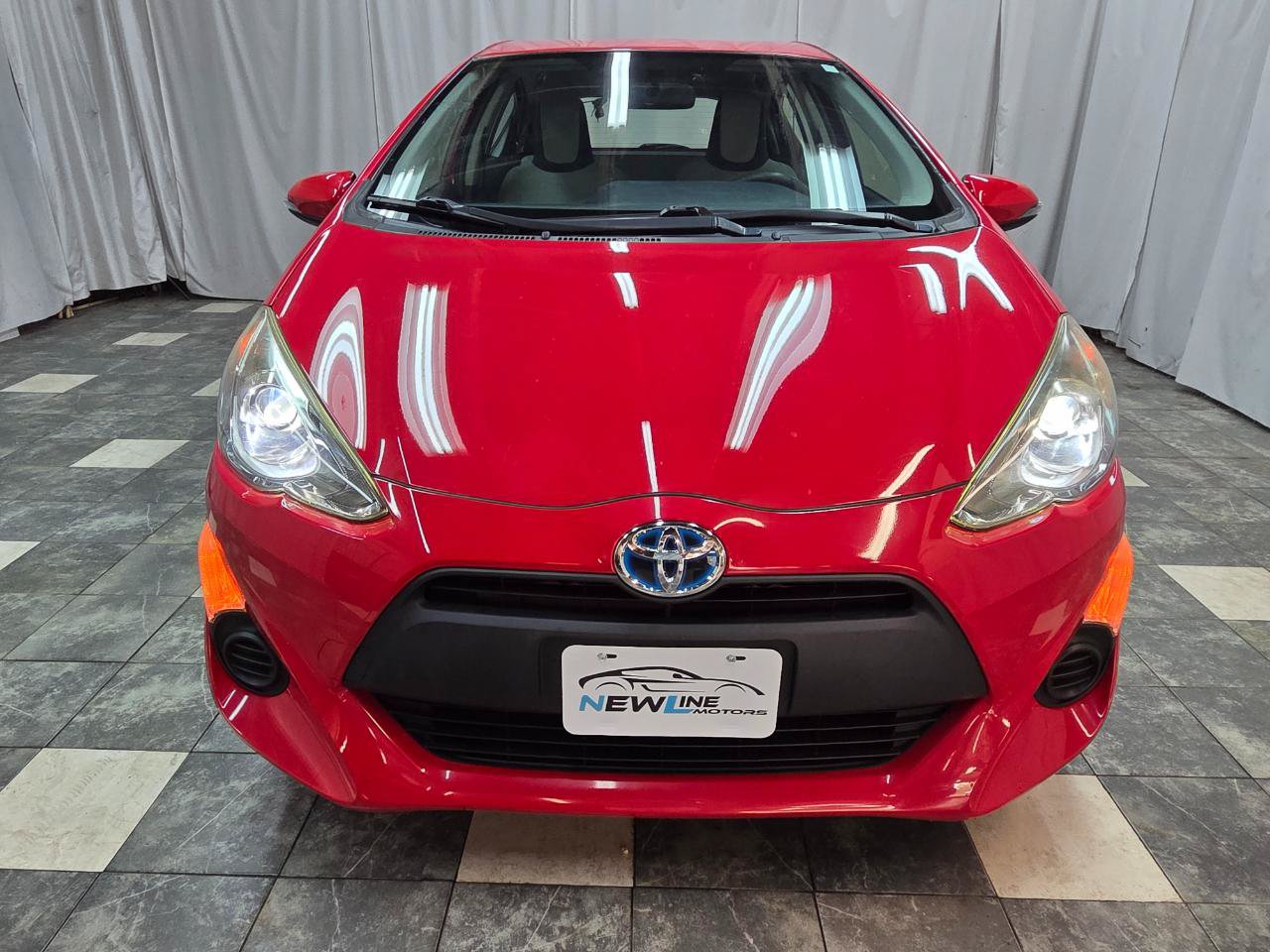 Used 2015 Toyota Prius C One FWD image 3