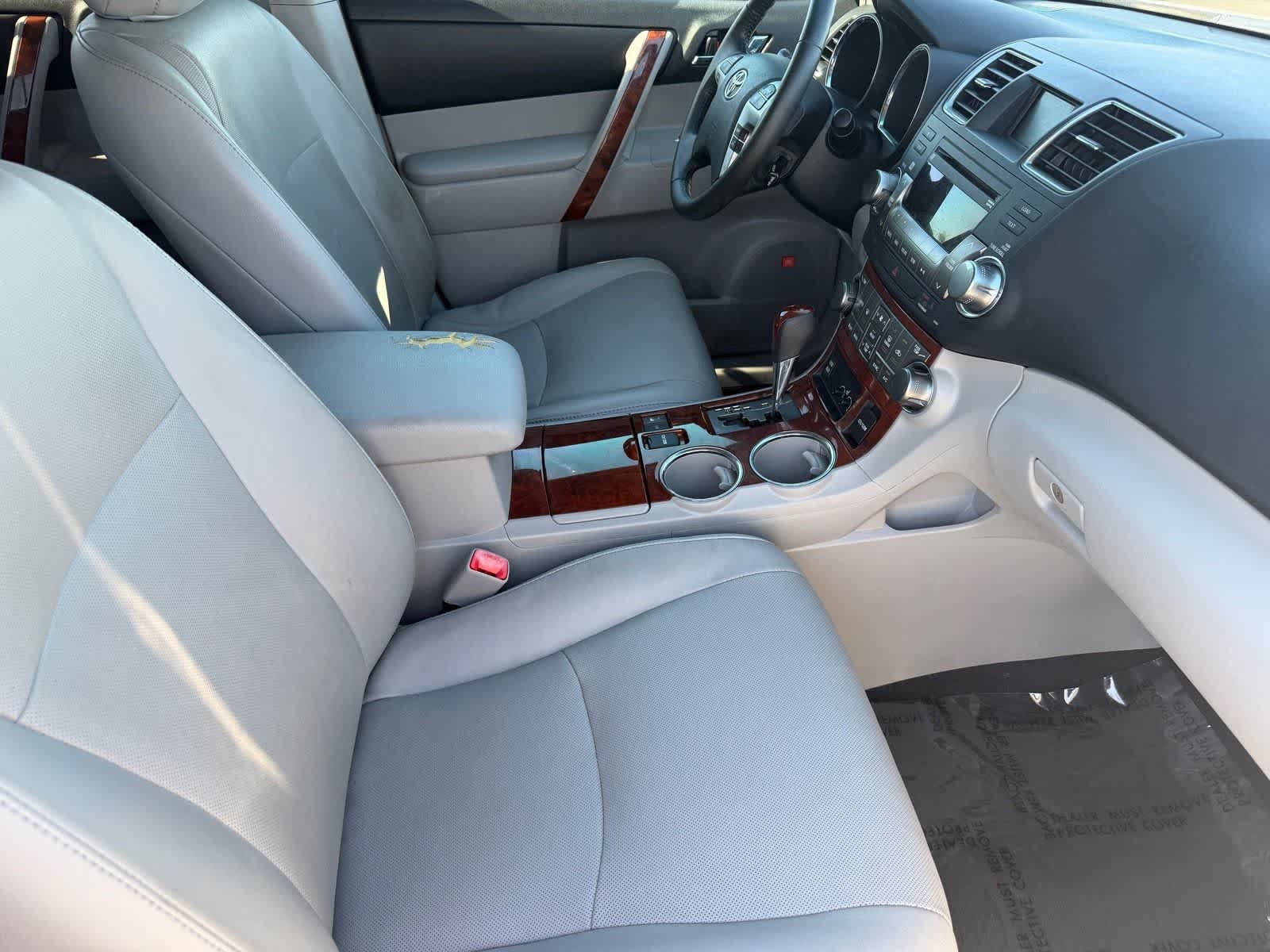 Used 2012 Toyota Highlander Limited w/ Tow Pkg AWD/4WD image 12