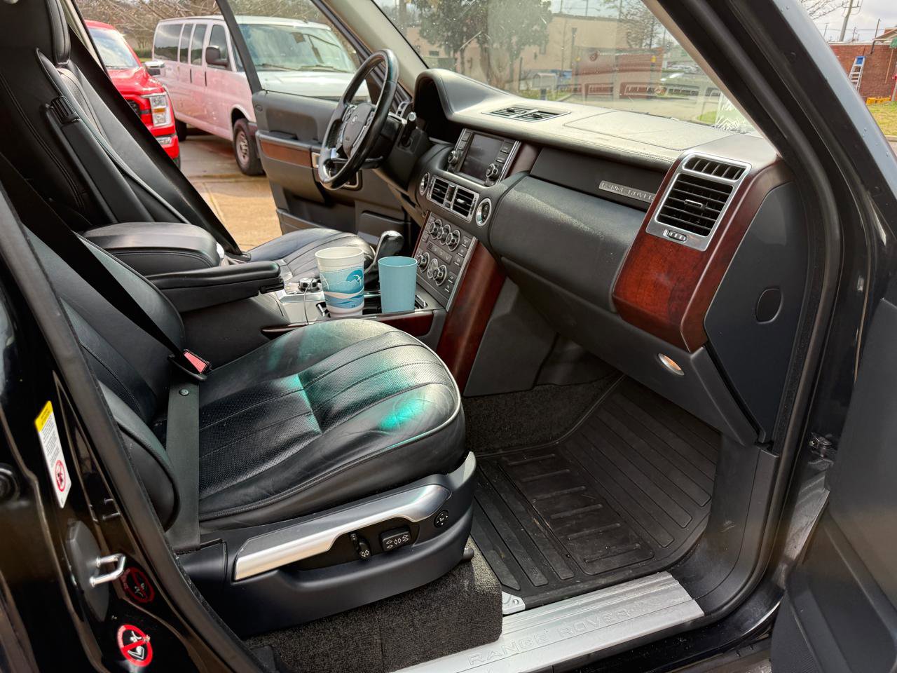 Used 2011 Land Rover Range Rover HSE image 26