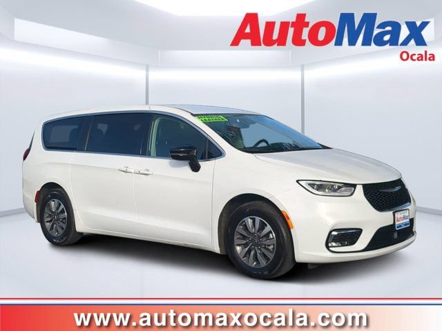 Used 2024 Chrysler Pacifica Limited FWD image 1