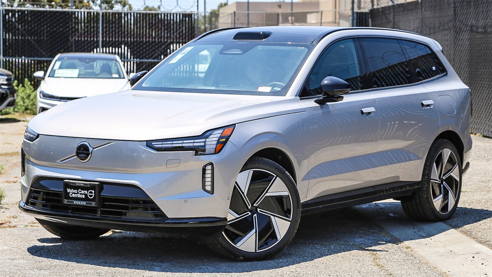 New 2025 Volvo EX90 Ultra image 1