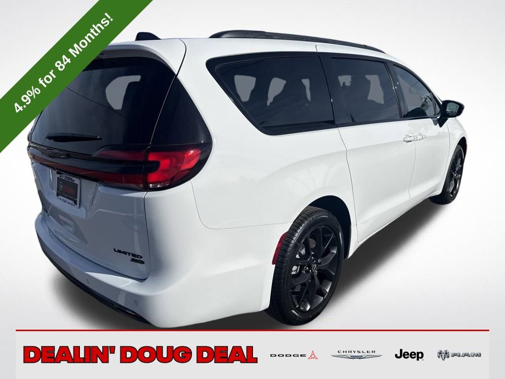 New 2026 Chrysler Pacifica Limited image 5