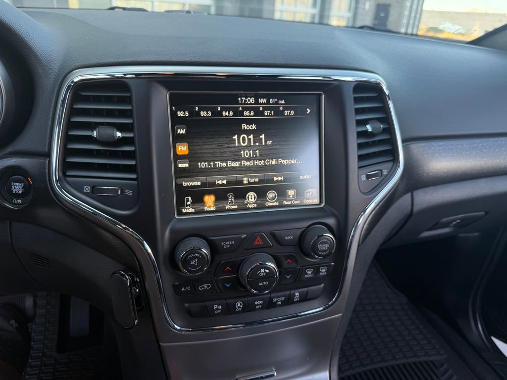 Used 2017 Jeep Grand Cherokee Altitude image 32