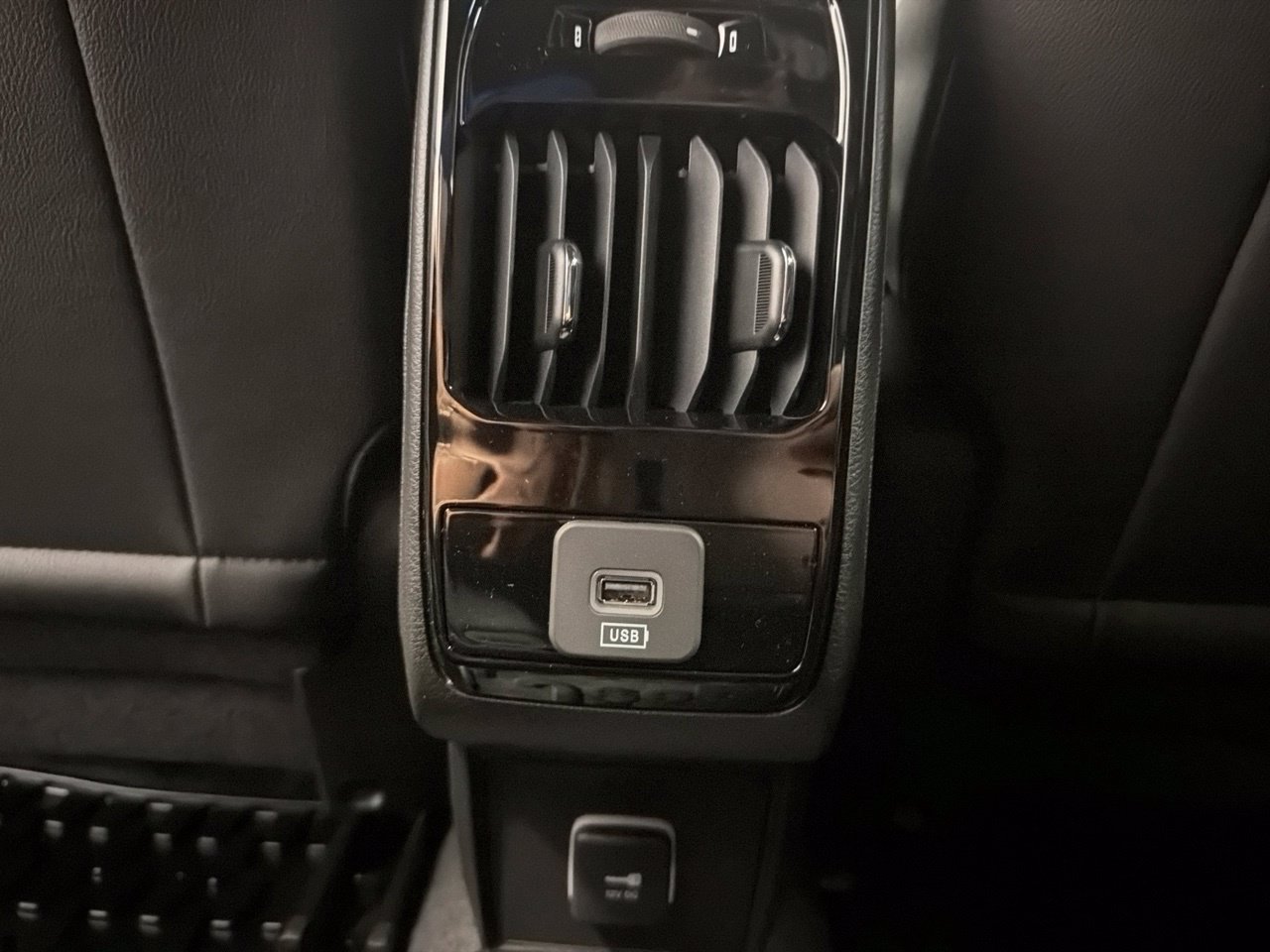 New 2026 Jeep Compass Latitude AWD/4WD image 25
