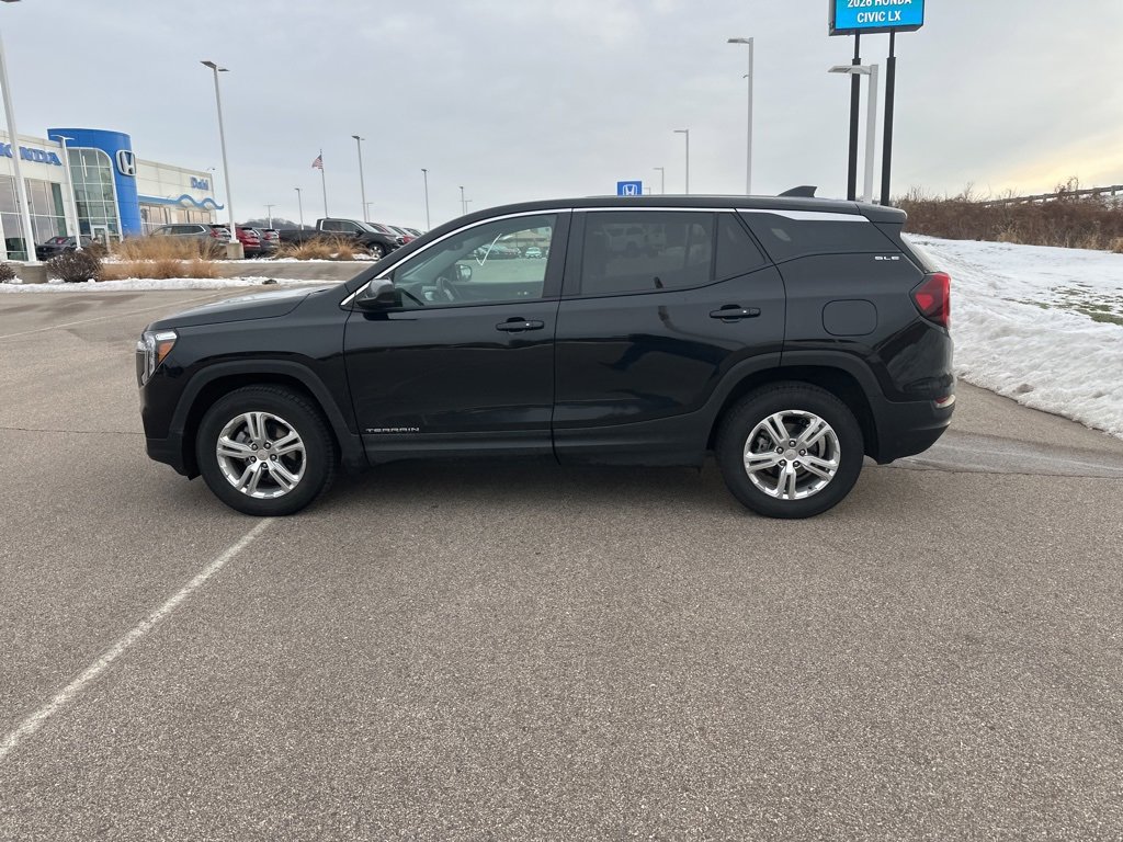 Used 2024 GMC Terrain SLE image 12