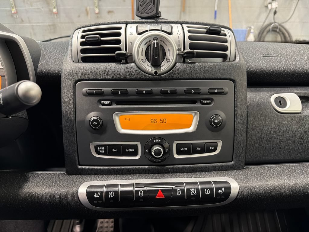 Used 2009 smart fortwo passion RWD image 5