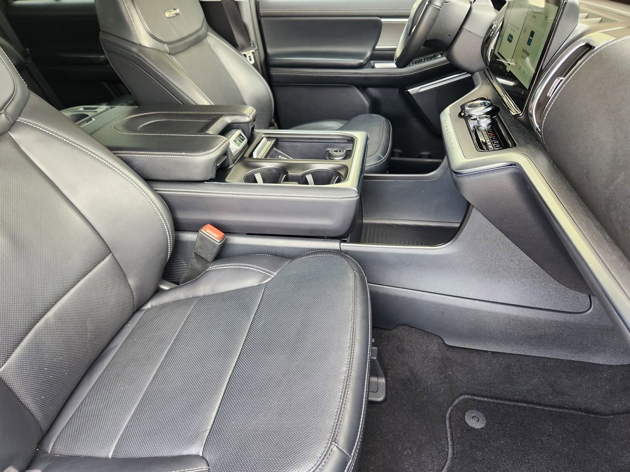 Used 2025 Ford Expedition Platinum AWD/4WD image 13