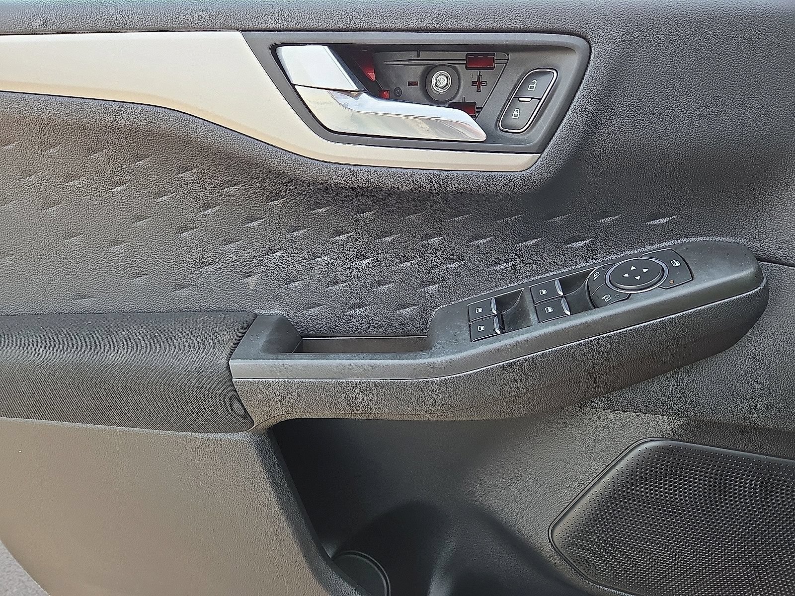 Used 2020 Ford Escape SE Sport FWD image 21