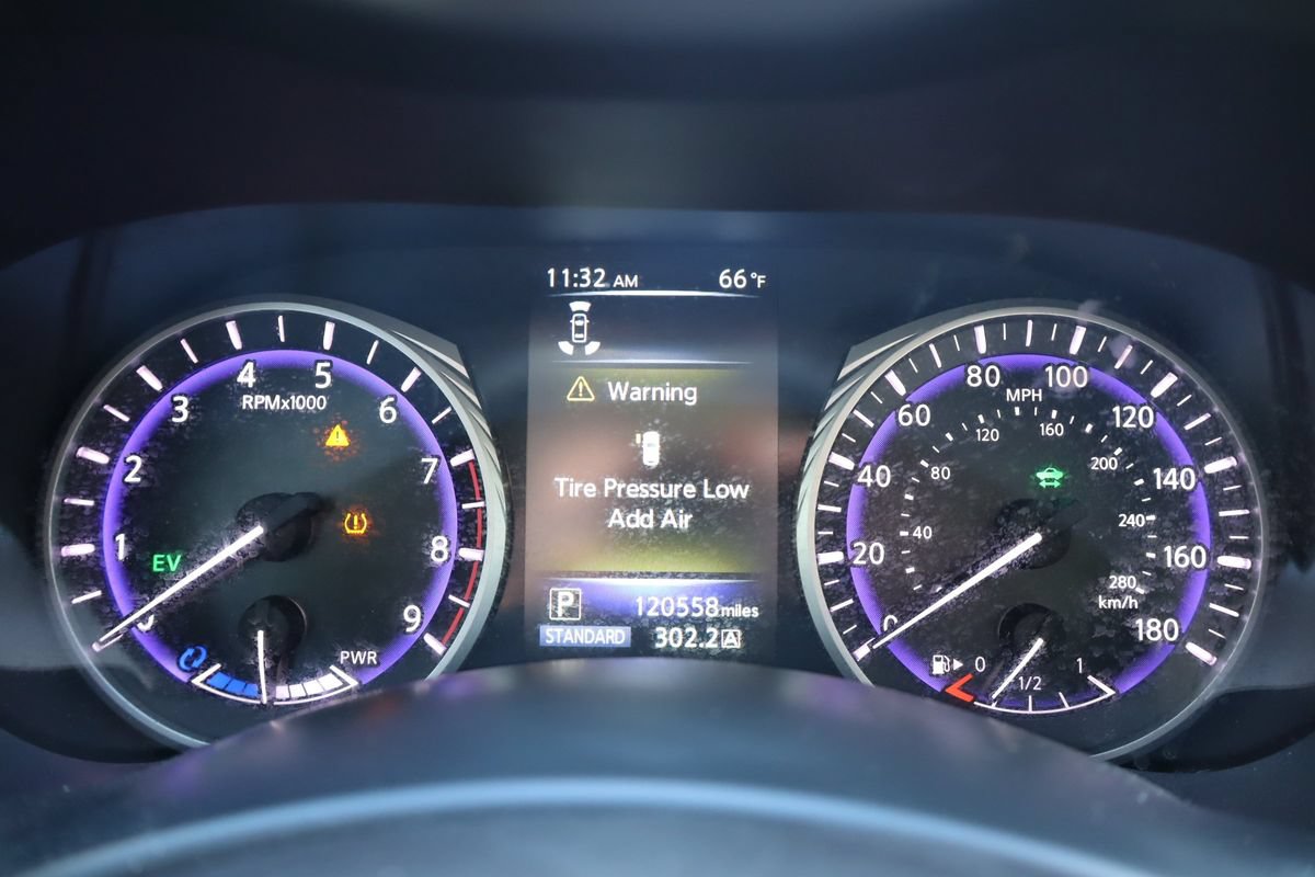 Used 2015 INFINITI Q50 Premium w/ Deluxe Technology Package AWD/4WD image 34