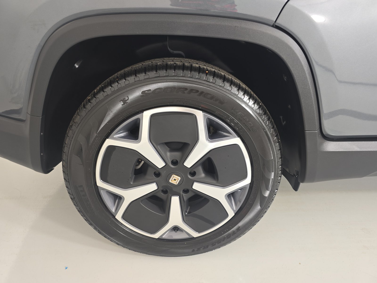 Used 2024 Rivian R1T Adventure Dual AWD/4WD image 12