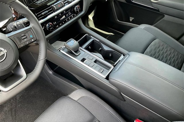 New 2025 Nissan Pathfinder SV image 6