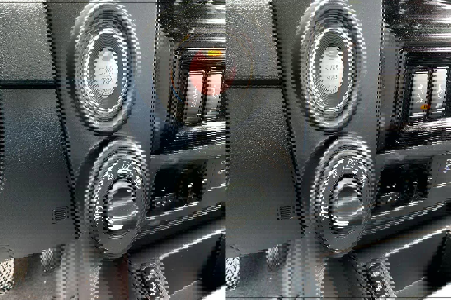 Used 2023 Nissan Titan PRO-4X w/ Pro-4x Convenience Package image 32