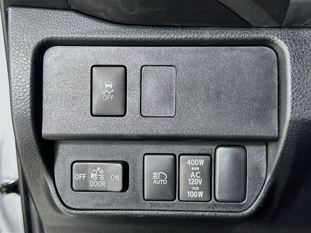 Used 2023 Toyota Tacoma TRD Off-Road w/ Technology Package AWD/4WD image 11