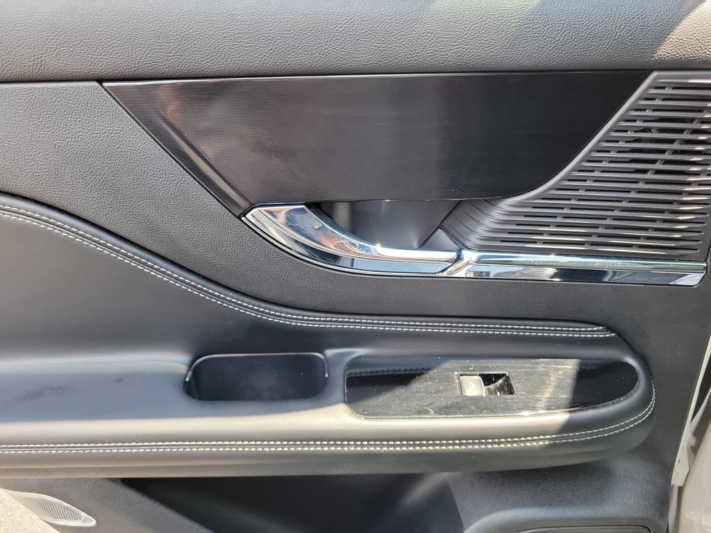 Certified 2022 Lincoln Corsair FWD w/ Premium Package image 15