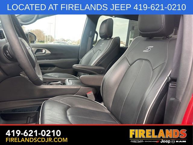 Used 2024 Chrysler Pacifica Limited w/ S Appearance Package FWD image 22