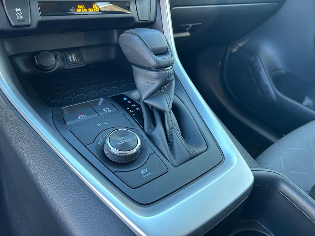 Used 2025 Toyota RAV4 XLE image 24