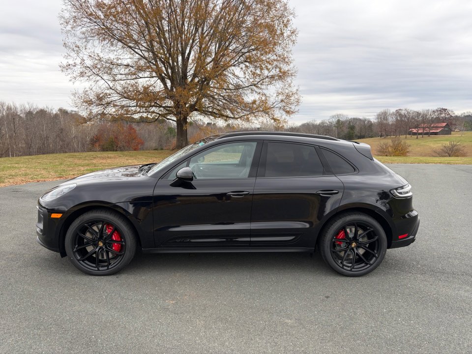 New 2026 Porsche Macan GTS image 2
