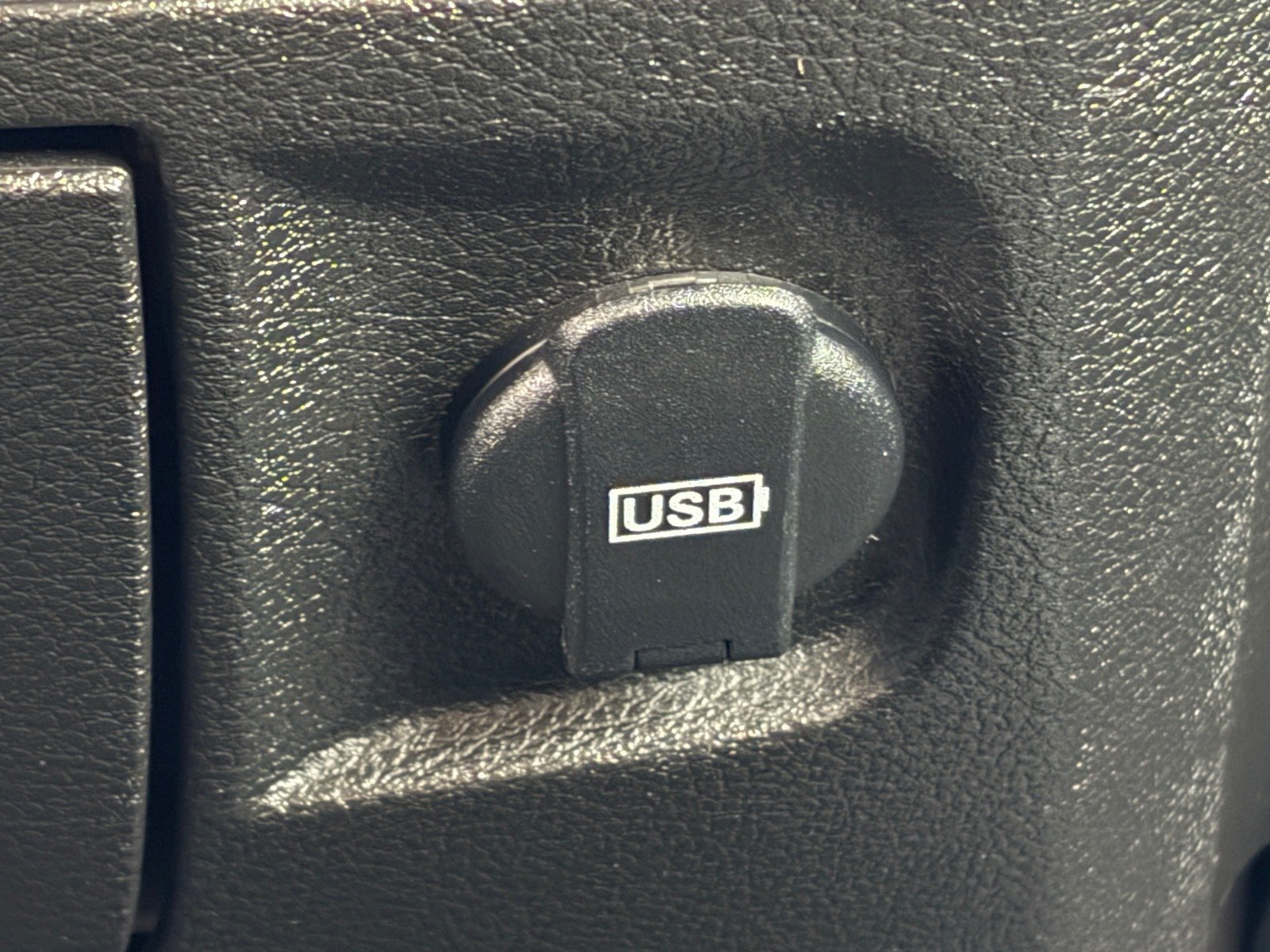Used 2022 RAM 1500 Classic SLT w/ Electronics Group AWD/4WD image 28