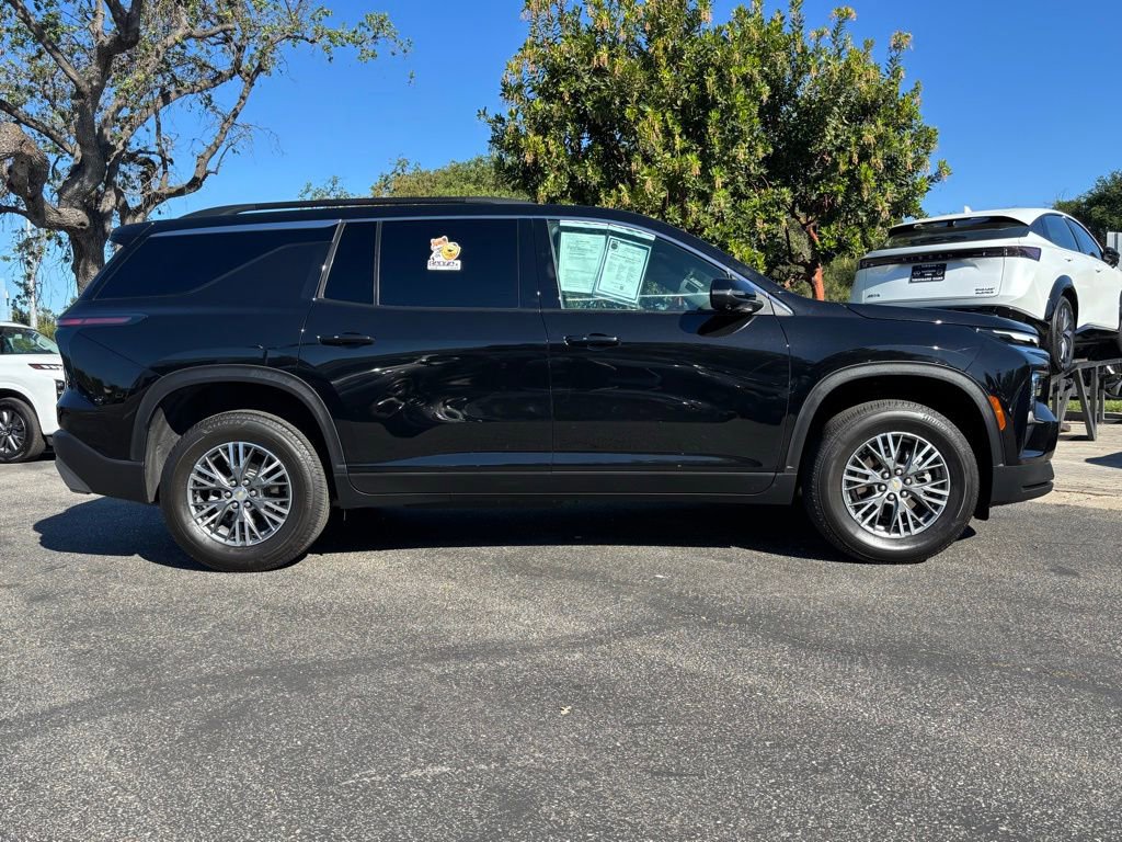 Used 2024 Chevrolet Traverse LT w/ Trailering Package image 2