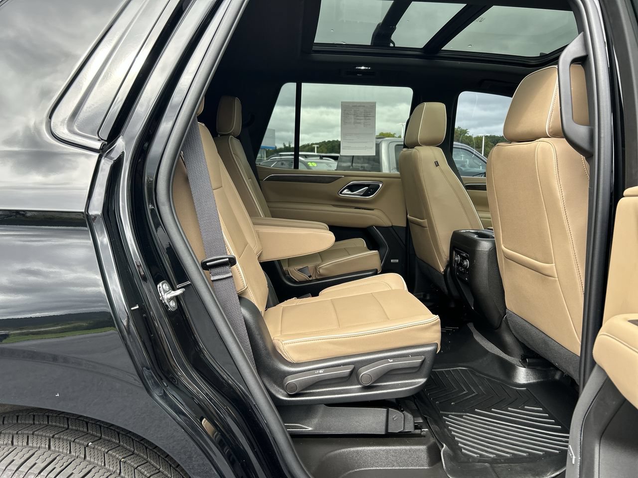 Used 2022 Chevrolet Tahoe Premier AWD/4WD image 22