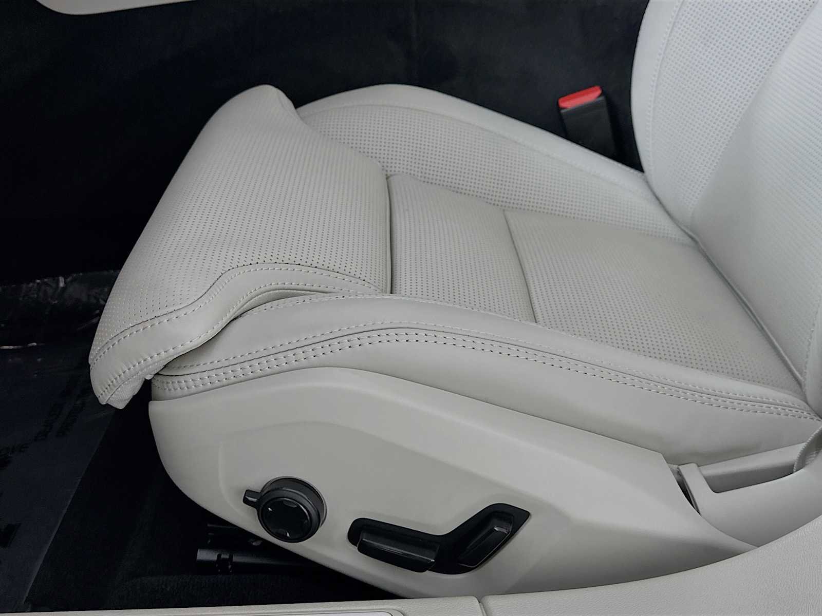 Used 2025 Volvo V60 B5 Cross Country Ultra w/ Protection Package Premier image 18