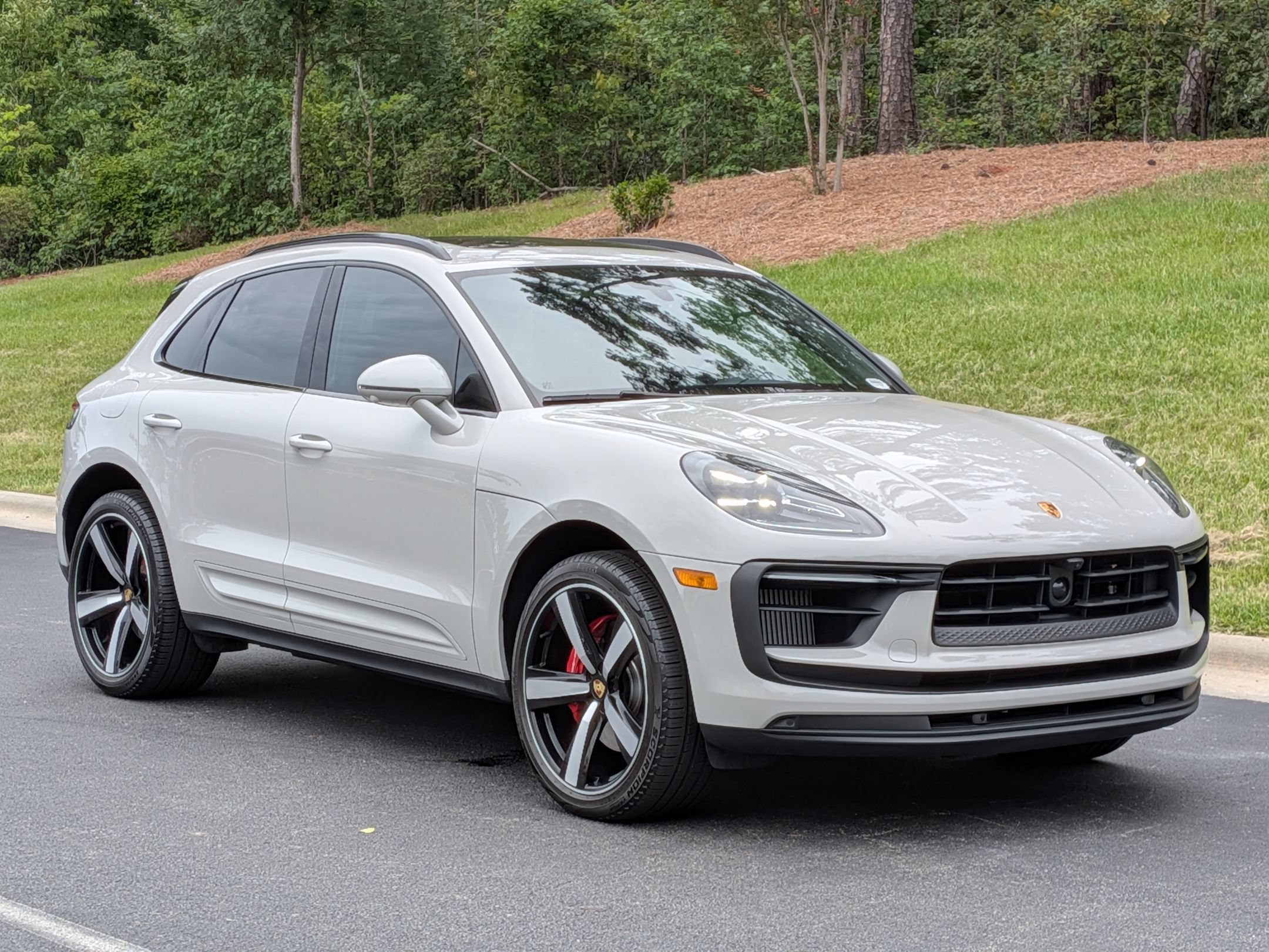 Certified 2025 Porsche Macan S AWD/4WD image 32