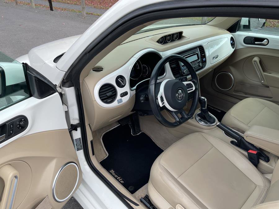 Used 2013 Volkswagen Beetle TDI FWD image 9