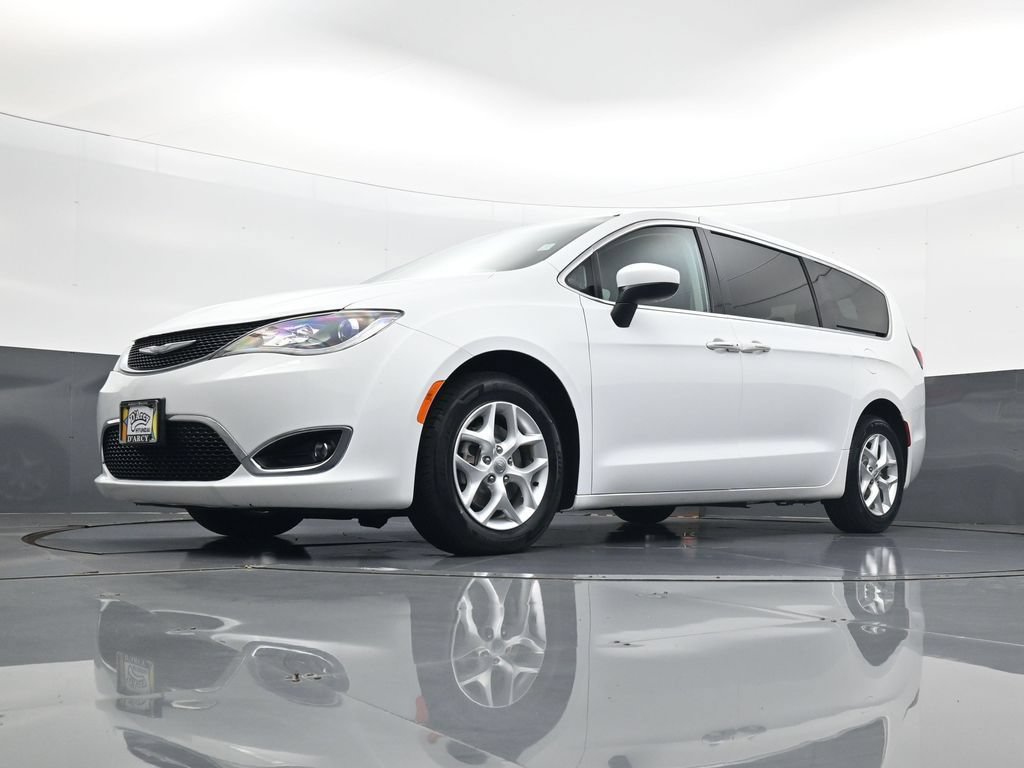 Used 2017 Chrysler Pacifica Touring Plus w/ Tire & Wheel Group FWD image 23