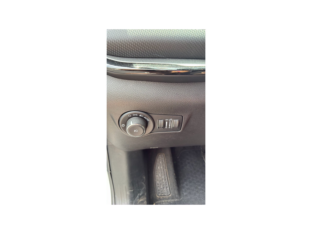 Used 2025 Jeep Compass Trailhawk AWD/4WD image 13