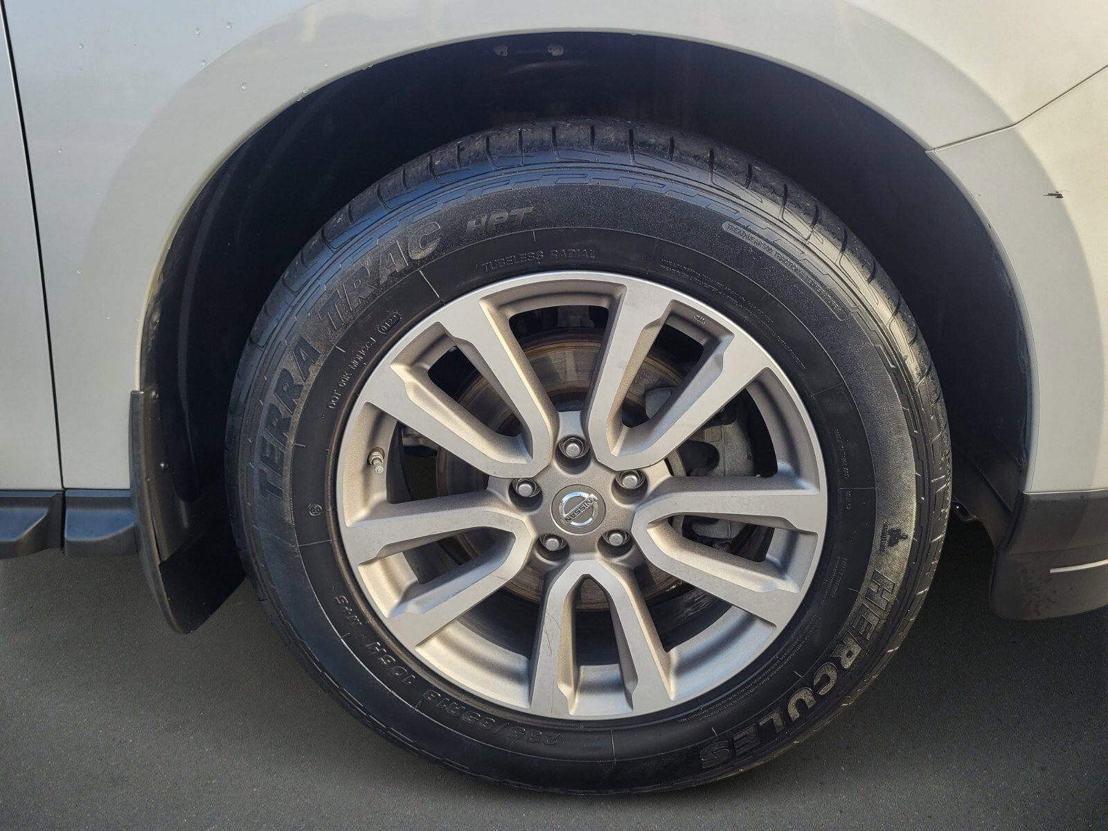 Used 2016 Nissan Pathfinder SV image 9