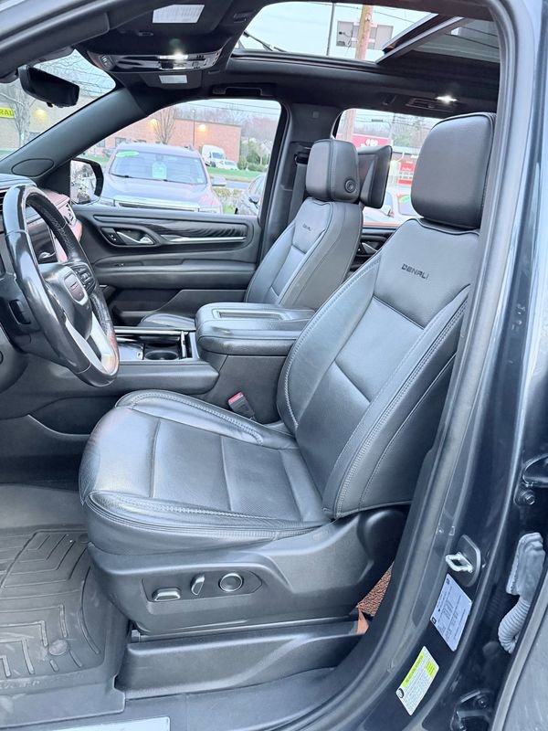 Used 2021 GMC Yukon Denali w/ Denali Premium Package image 9
