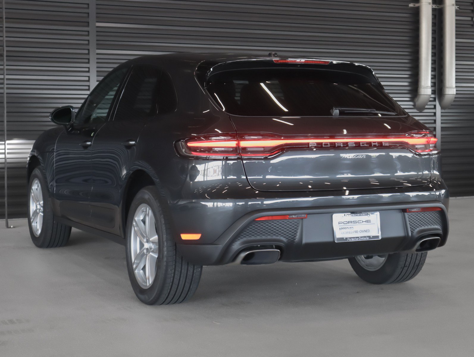 Certified 2026 Porsche Macan AWD/4WD image 3