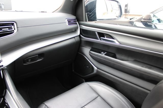 Used 2025 Jeep Wagoneer Series II w/ Premium Group I AWD/4WD image 41