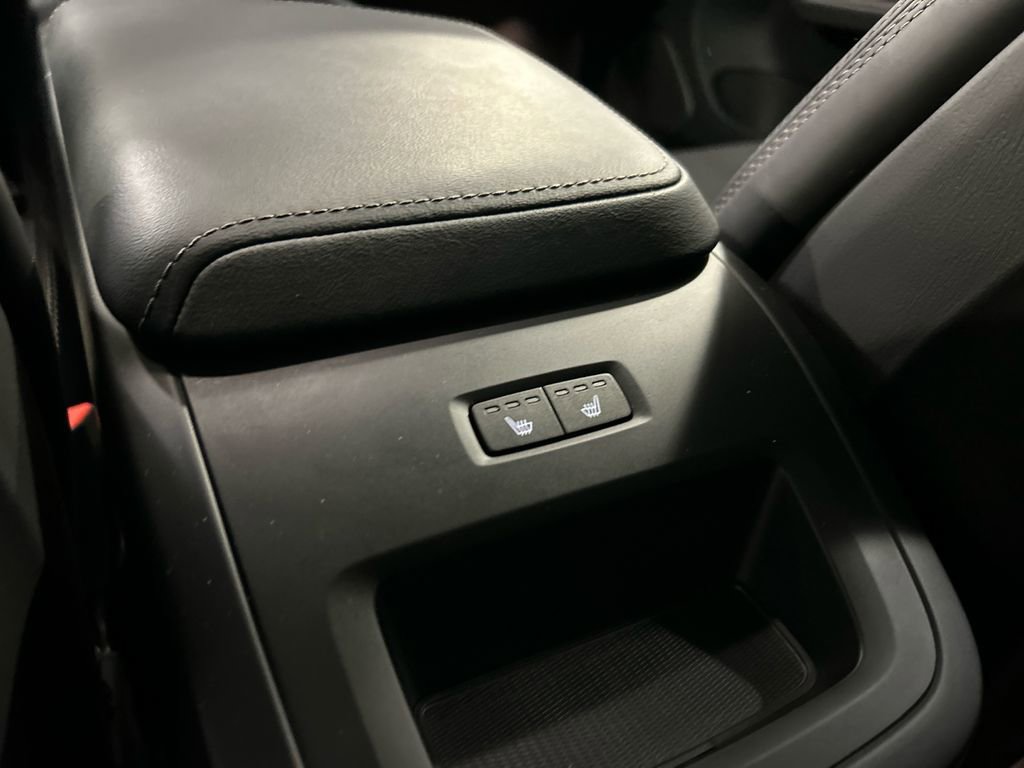 Certified 2024 Volvo XC60 T8 Ultimate w/ Protection Package Premier image 25