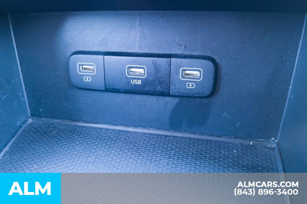 Used 2024 Kia Carnival LX image 27