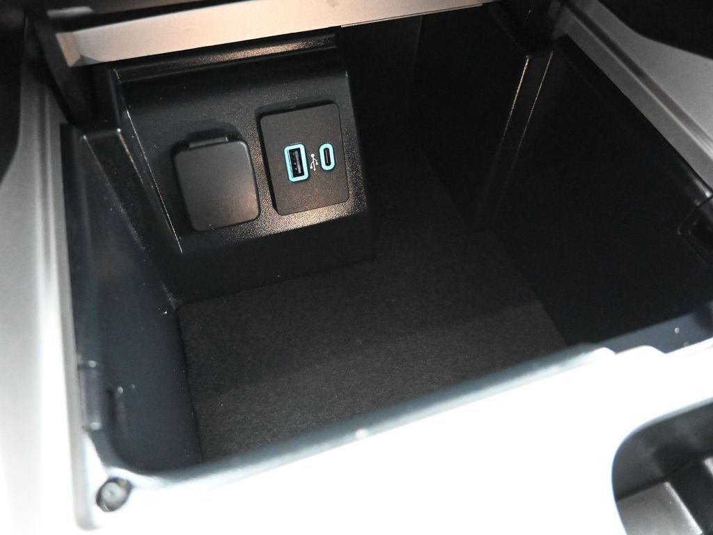 Certified 2022 Ford Explorer XLT w/ Equipment Group 202A image 18