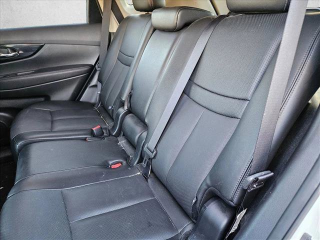 Used 2017 Nissan Rogue SL w/ SL Premium Package image 17