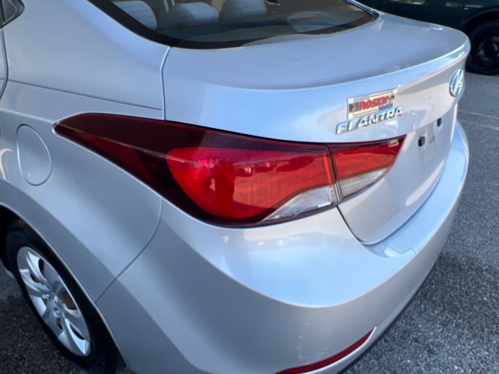 Used 2016 Hyundai Elantra SE FWD image 30