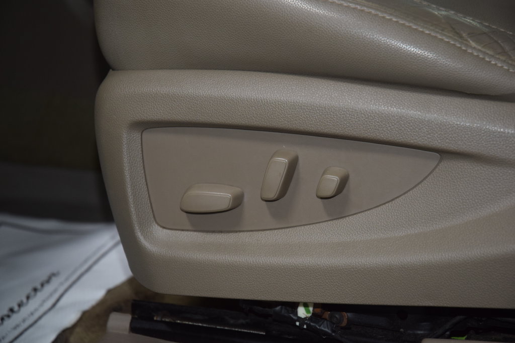 Used 2018 Chevrolet Tahoe LT AWD/4WD image 32
