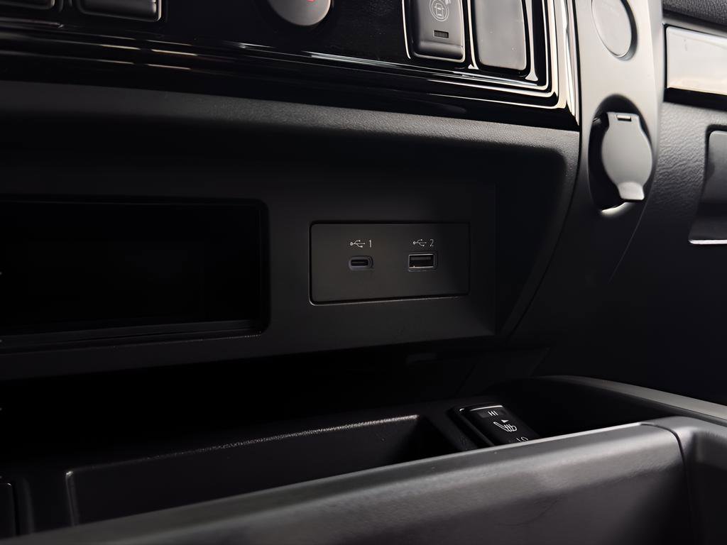 Used 2024 Nissan Titan SV w/ SV Bronze Edition Package image 16