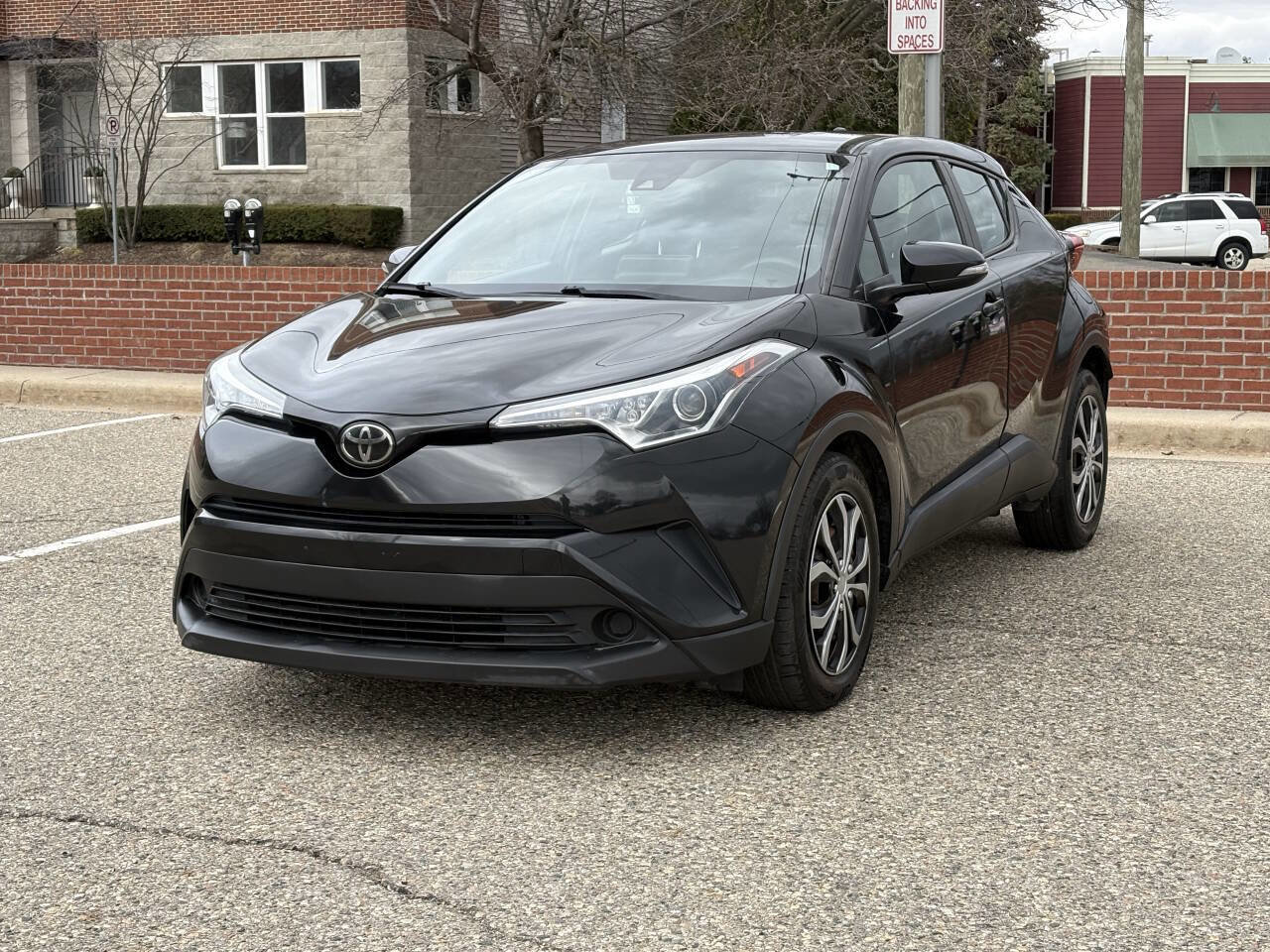 Used 2019 Toyota C-HR LE image 4